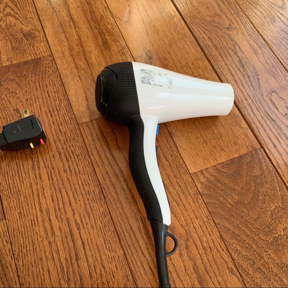 Conair Blow Dryer - Picture 2 of 4